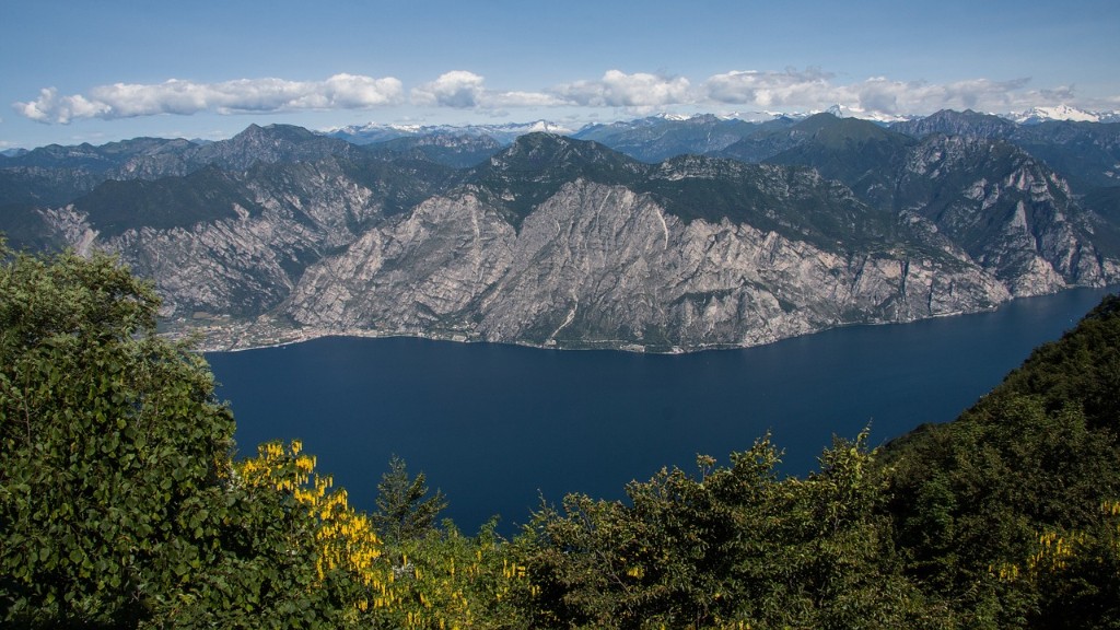 Who owns crater lake vodka?